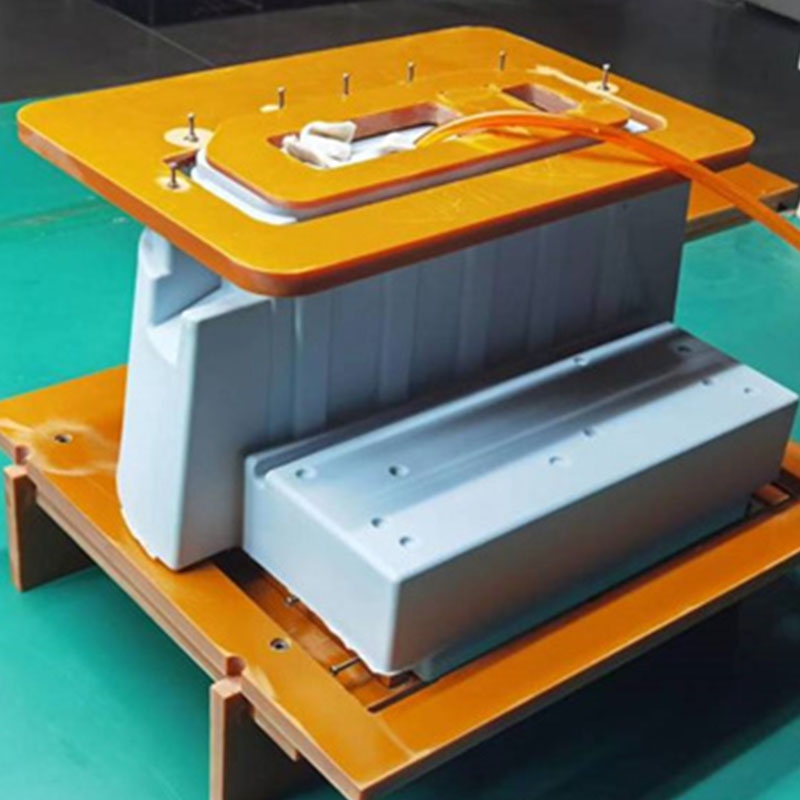 Using Cooling Jigs to Prevent Rotomolded Products from Shrinkage