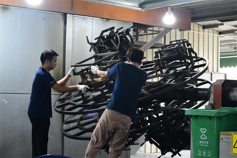 Key Considerations for Installing Rotomolding Molds on Rotomolding Machines | Light Venus